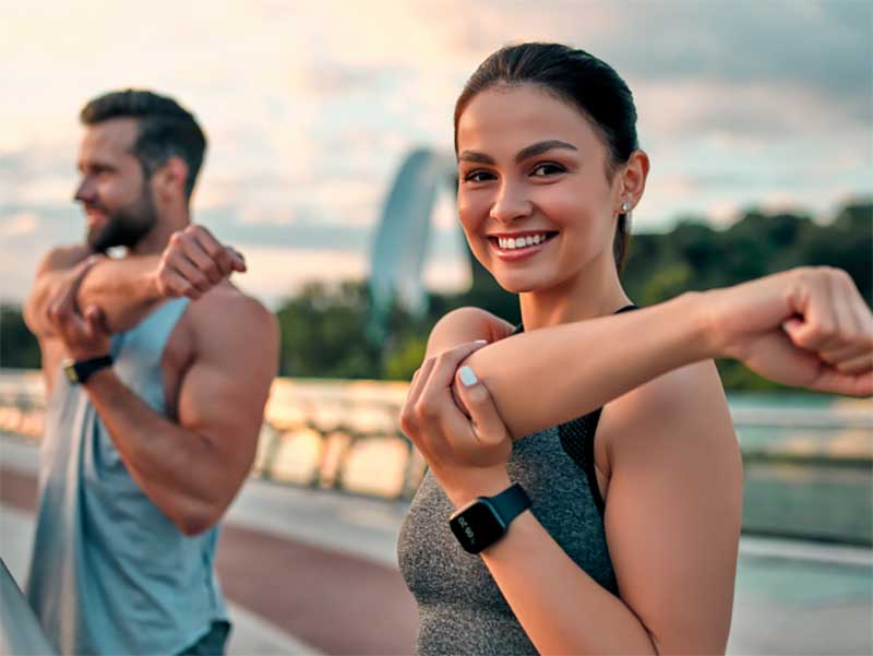 Duas pessoas fazendo exercício para demonstrar técnicas de Segmentação Psicográfica