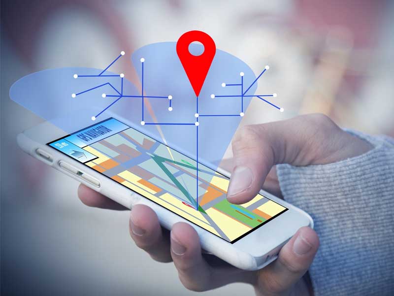 Celular com geolocalização para demonstrar técnica de segmentação geográfica avançada